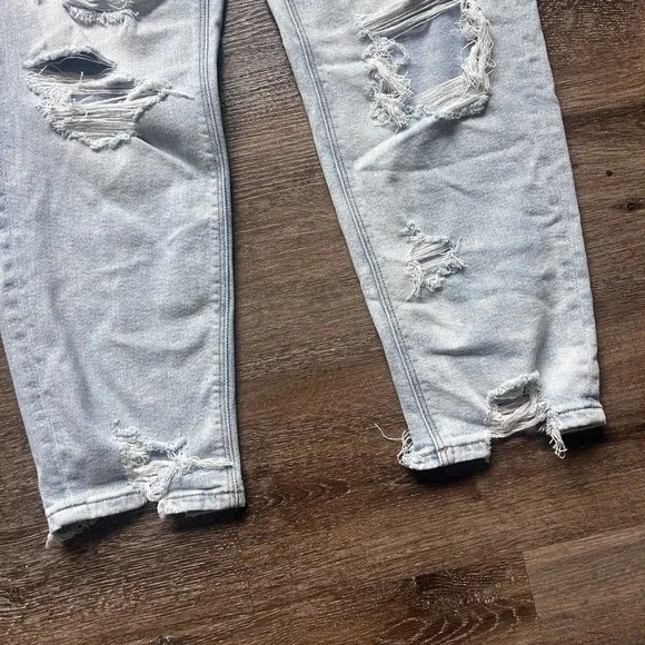 American Eagle Women Size 8 Jeans Mom Straight Light Wash Pants Strigid Stretch - Picture 2 of 16